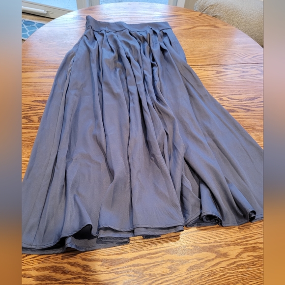 Dresses & Skirts - Elegant Gray Womens Skirt